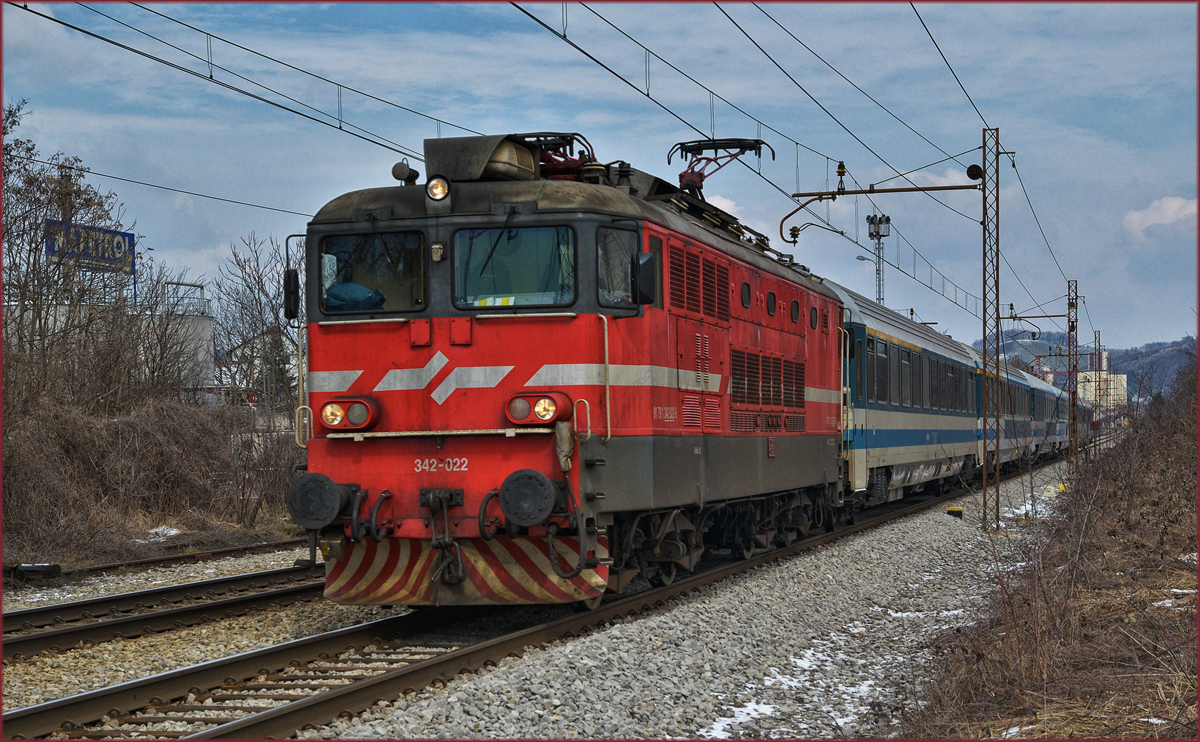 SŽ 342-022 zieht EC151 durch Maribor-Tabor Richtung Ljubljana. /21.3.2018