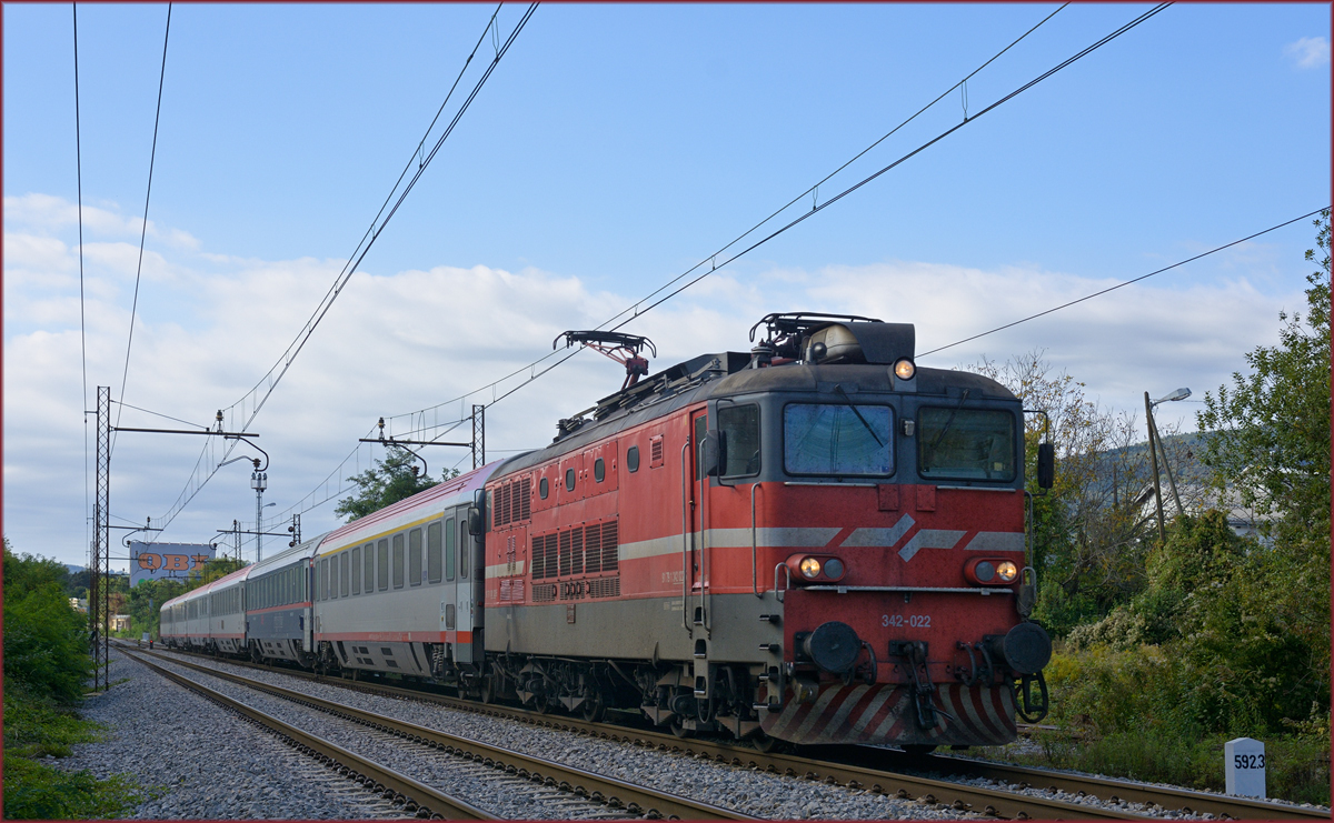 SŽ 342-022 zieht EC158 Croatia durch Maribor-Tabor Richtung Wien. /1.10.2019