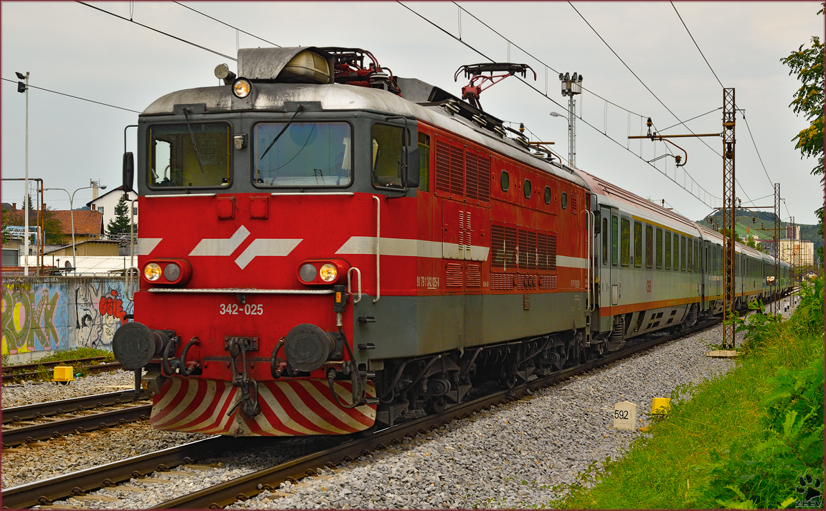 SŽ 342-025 zieht EC151 'Emona' durch Maribor-Tabor Richtung Ljubljana. /3.9.2014