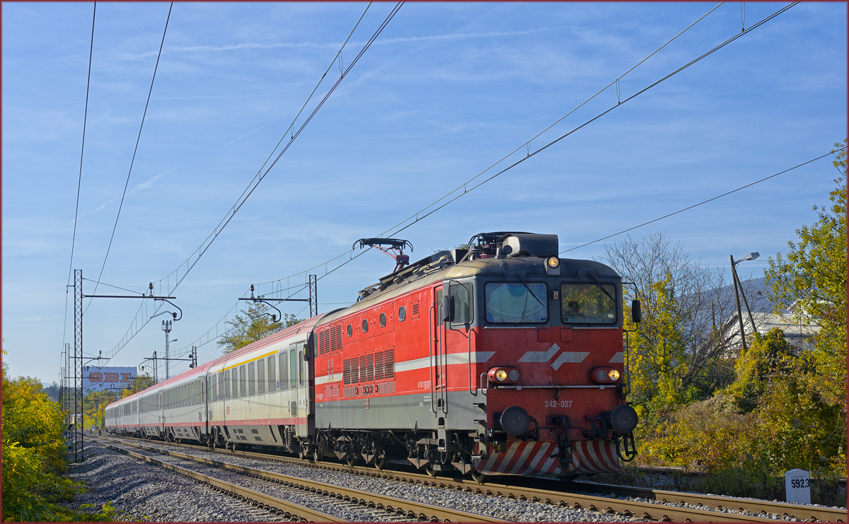 SŽ 342-027 zieht Ec158 Croatia durch Maribor-Tabor Richtung Wien. /23.10.2019