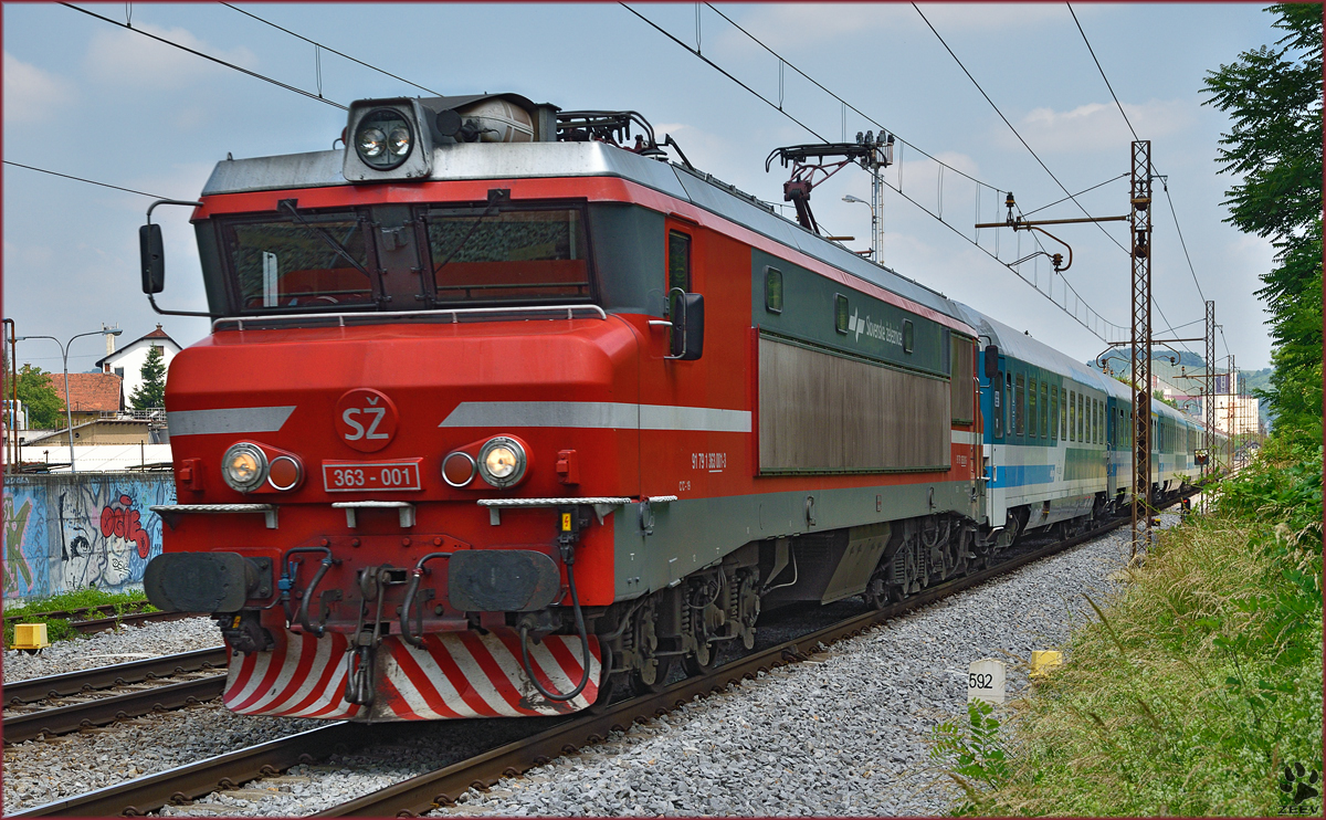 SŽ 363-001 zieht EC151 'Emona' durch Maribor-Tabor Richtung Ljubljana. /9.6.2015