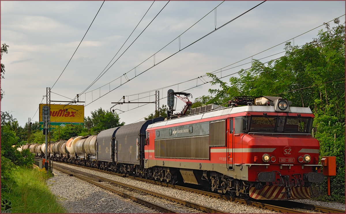 SŽ 363-002 zieht Güterzug durch Maribor-Tabor Richtung Norden. /3.9.2014