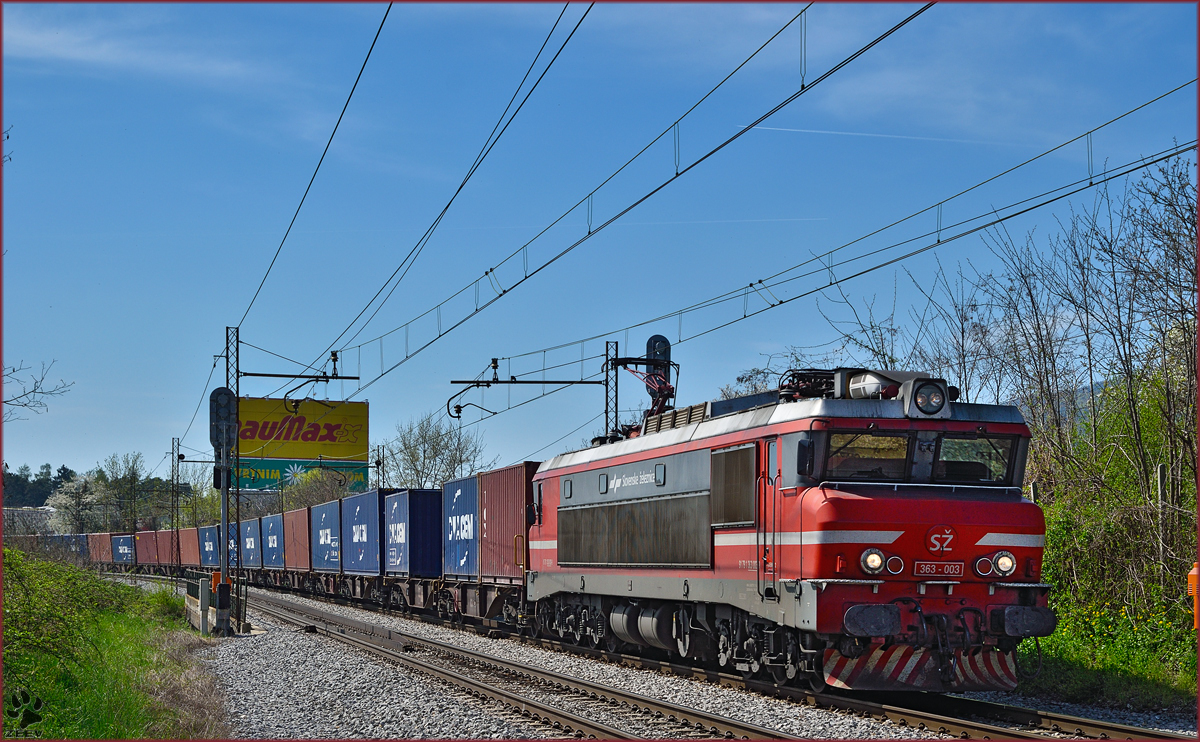 SŽ 363-003 zieht Containerzug durch Maribor-Tabor Richtung Norden. /16.4.2015