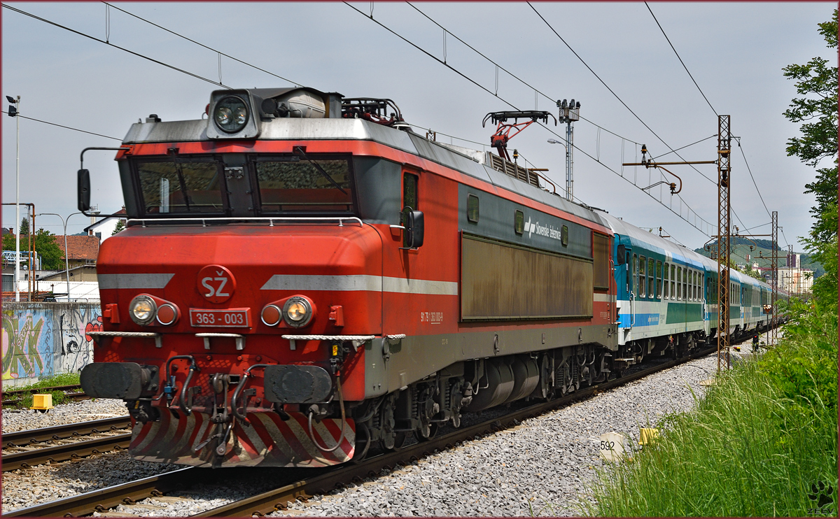 SŽ 363-003 zieht EC151 'Emona' durch Maribor-Tabor Richtung Ljubljana. /13.5.2015