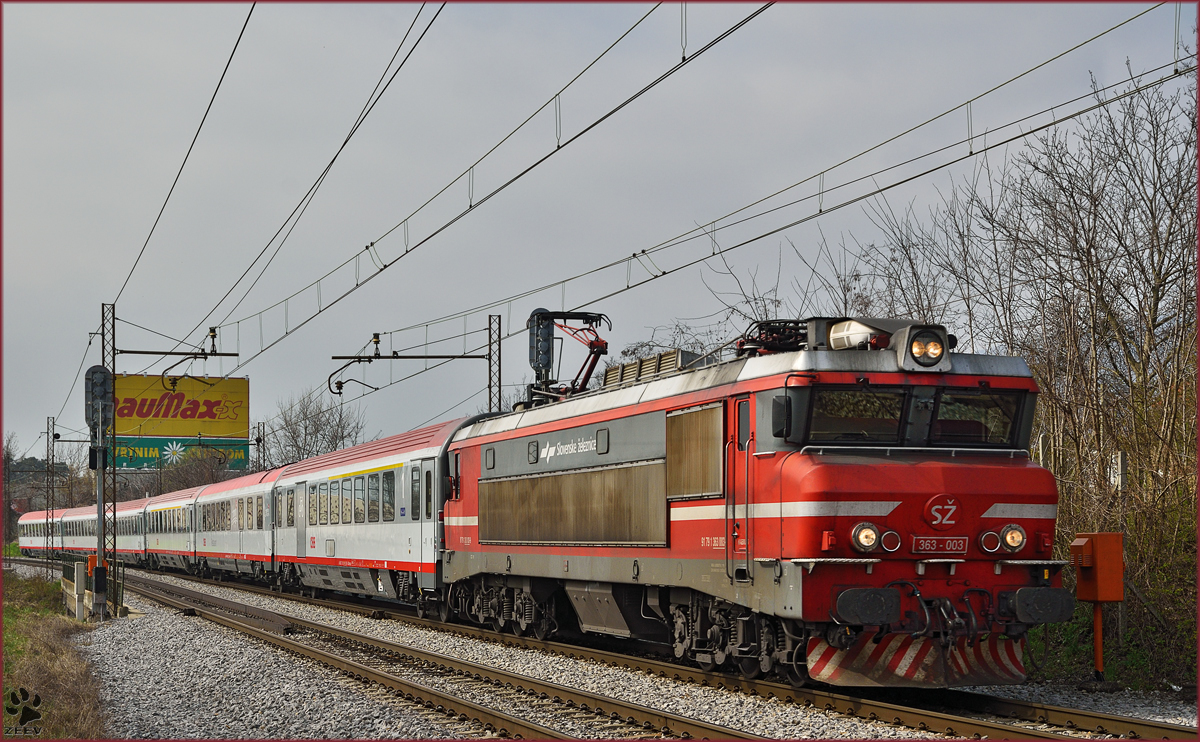 SŽ 363-003 zieht EC158 'Croatia' durch Maribor-Tabor Richtung Wien. /9.4.2015