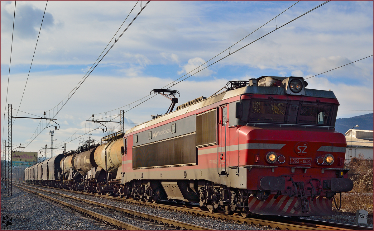 SŽ 363-003 zieht Güterzug durch Maribor-Tabor Richtung Norden. /2.1.2014