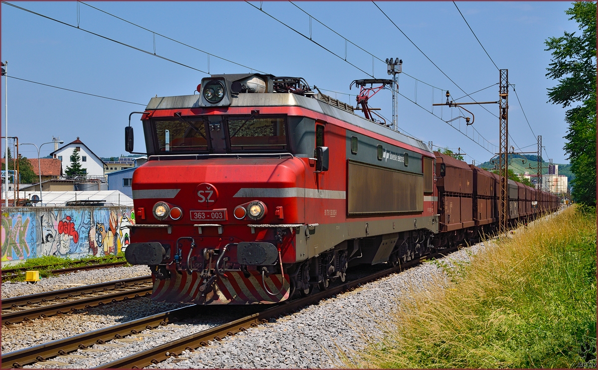SŽ 363-003 zieht lehren Erzzug durch Maribor-Tabor Richtung Koper Hafen. /13.6.2014