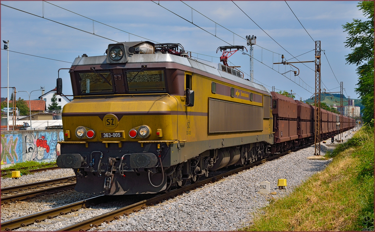 SŽ 363-005 zieht Erzzug durch Maribor-Tabor Richtung Koper Hafen. /23.6.2014