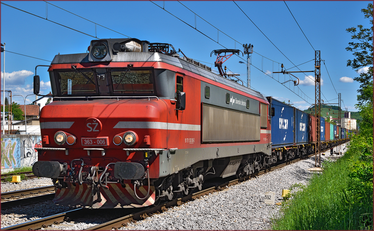 SŽ 363-006 zieht Containerzug durch Maribor-Tabor Richtung Koper Hafen. /7.5.2015