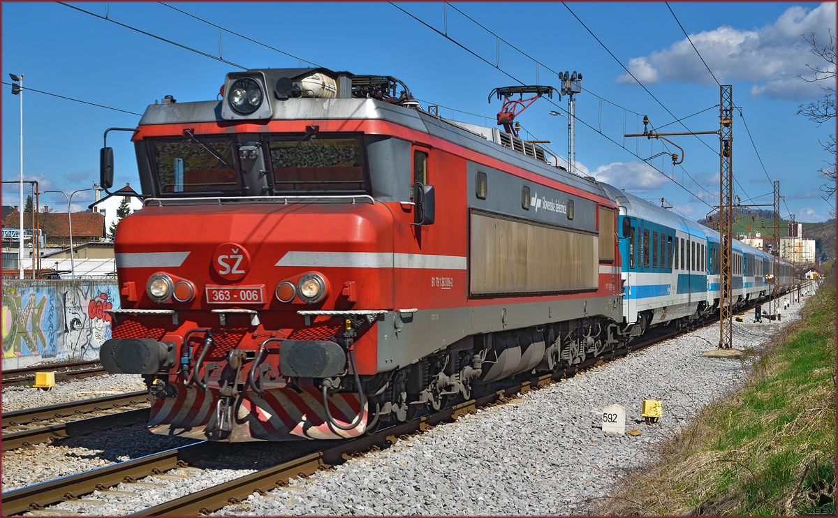 SŽ 363-006 zieht EC151 'Emona' durch Maribor-Tabor Richtung Ljubljana. /3.4.2015