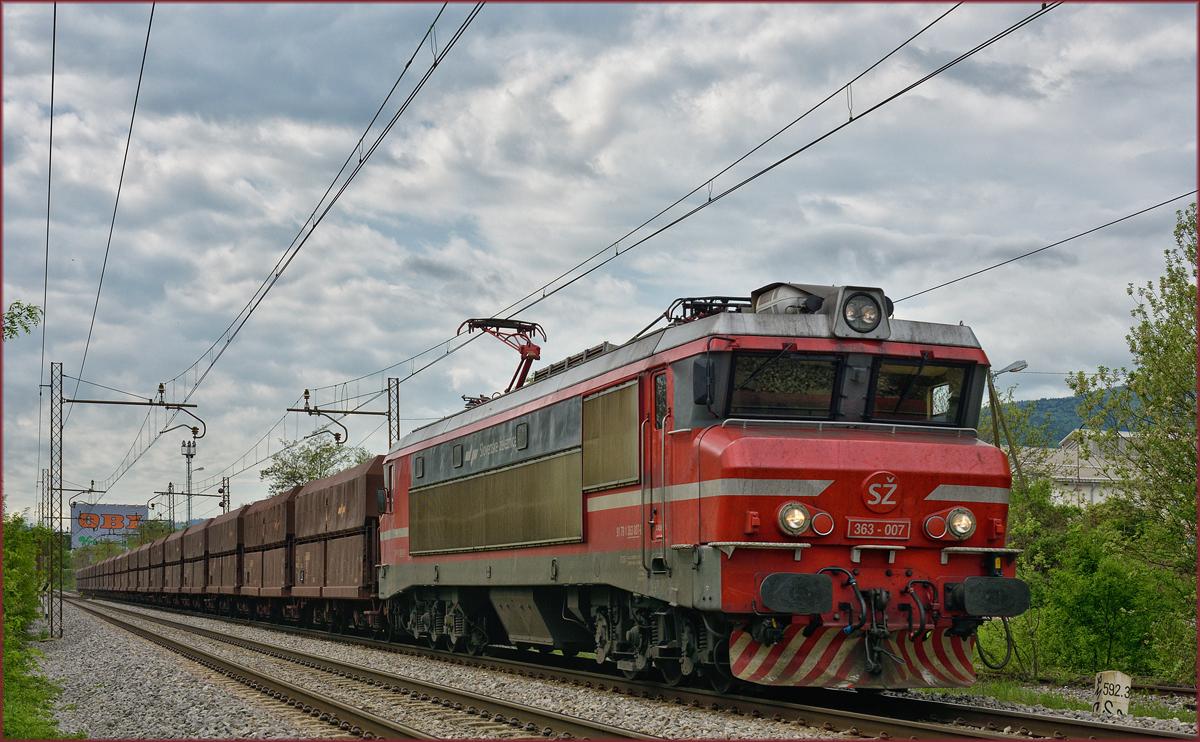 SŽ 363-007 zieht Erzzug durch Maribor-Tabor Richtung Norden. /24.4.2018