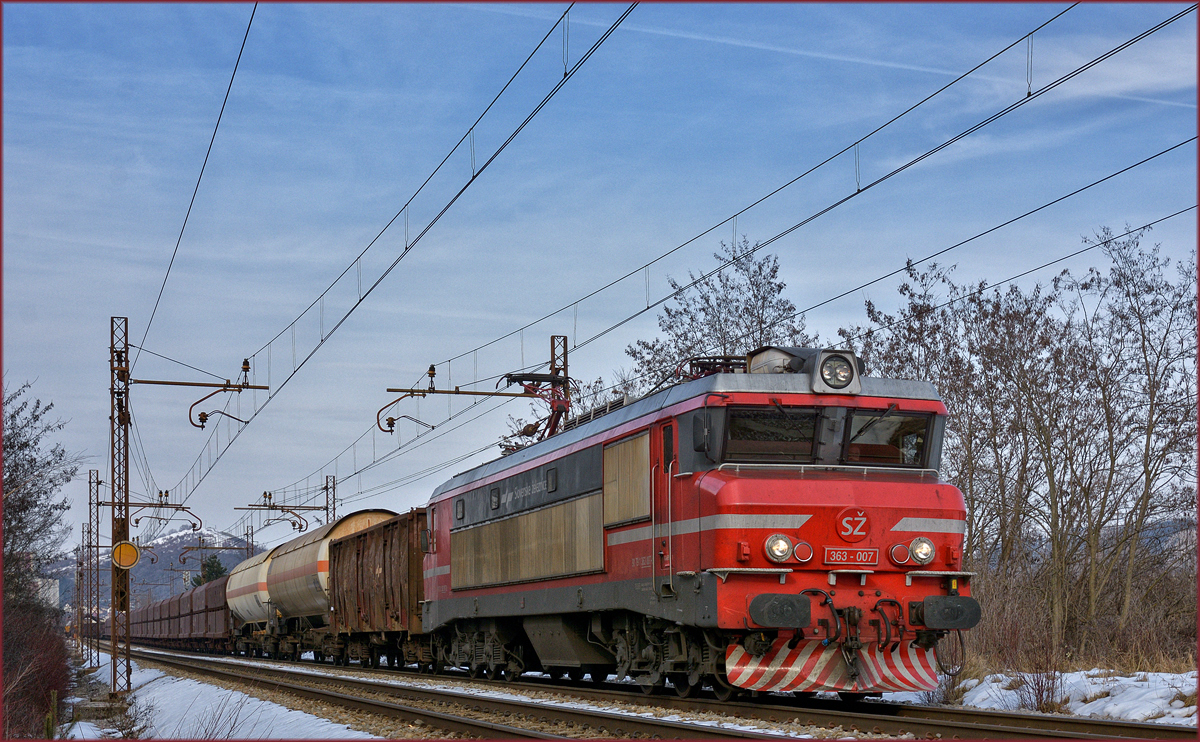 SŽ 363-007 zieht Güterzug durch Maribor-Tabor Richtung Süden. /17.2.2018