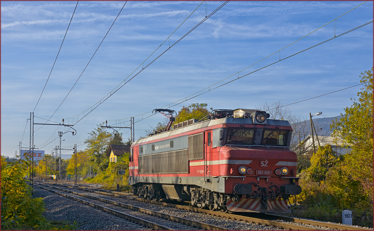 SŽ 363-008 fährt Lokzug durch Maribor-Tabor Richtung Maribor HBF. /23.10.2019