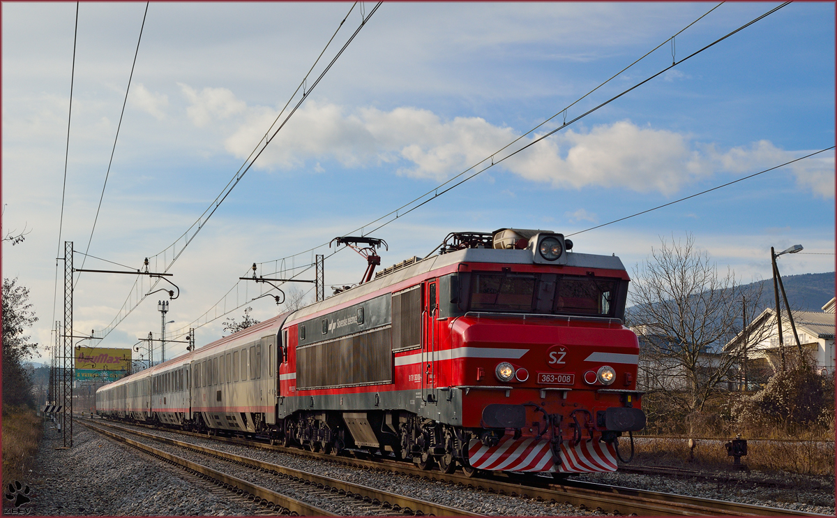 SŽ 363-008 zieht EC158 'Croatia' durch Maribor-Tabor Richtung Wien. /2.1.2014
