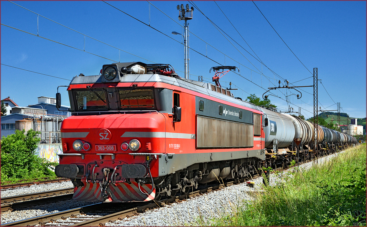 SŽ 363-008 zieht Kesselzug durch Maribor-Tabor Richtung Süden. /21.6.2016