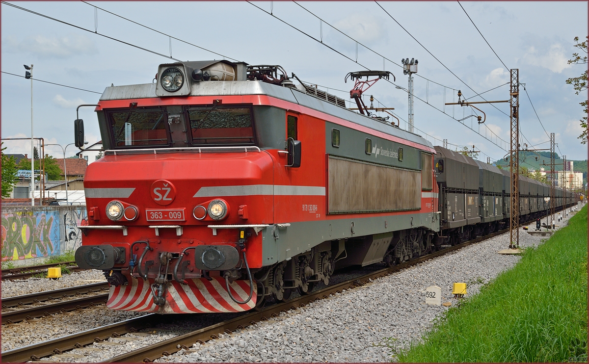 SŽ 363-009 zieht Erzzug durch Maribor-Tabor Richtung Koper Hafen. /23.4.2014