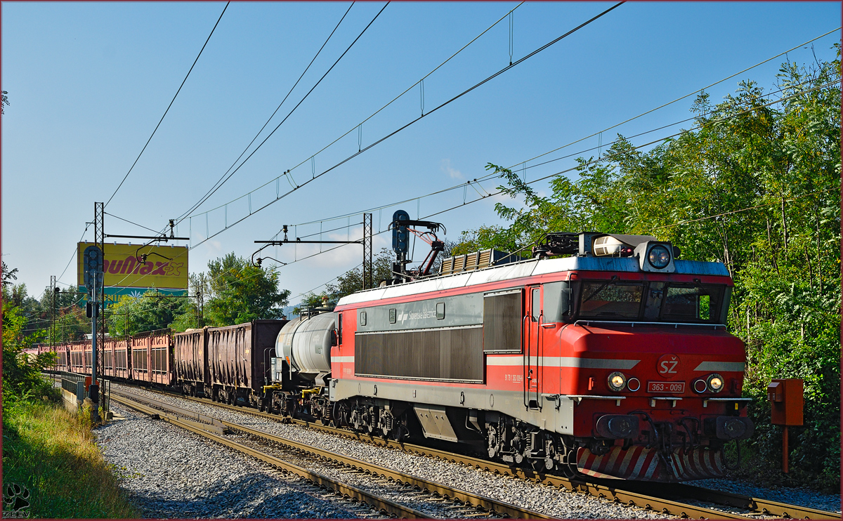 SŽ 363-009 zieht Güterzug durch Maribor-Tabor Richtung Norden. /3.10.2014