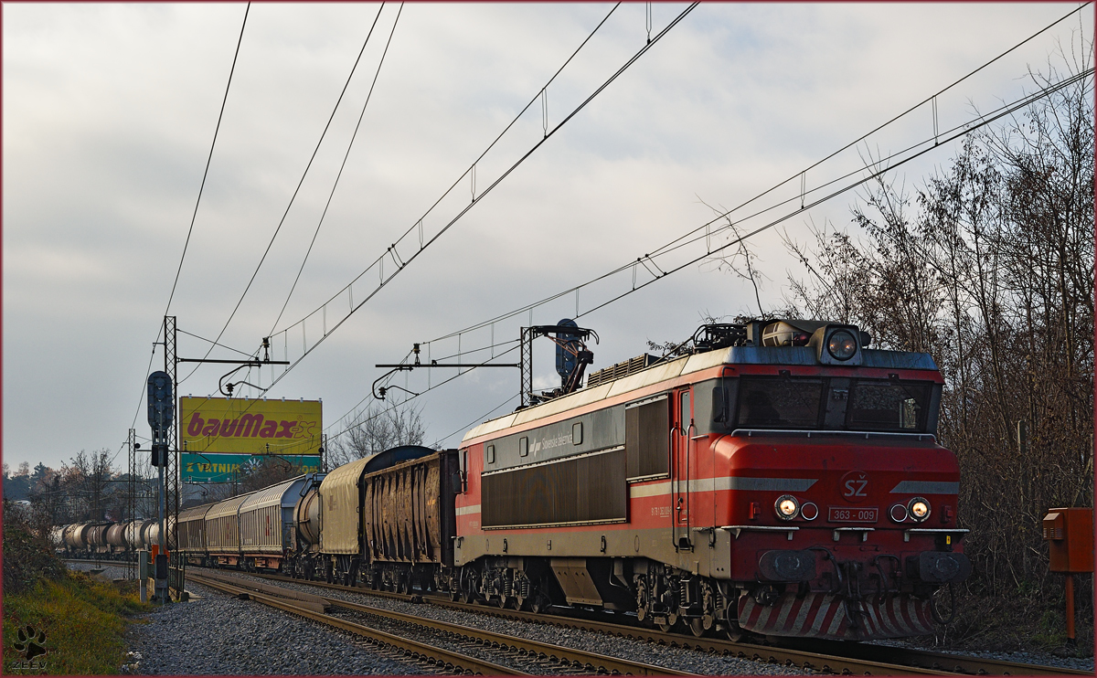 SŽ 363-009 zieht Güterzug durch Maribor-Tabor Richtung Norden. /15.12.2015