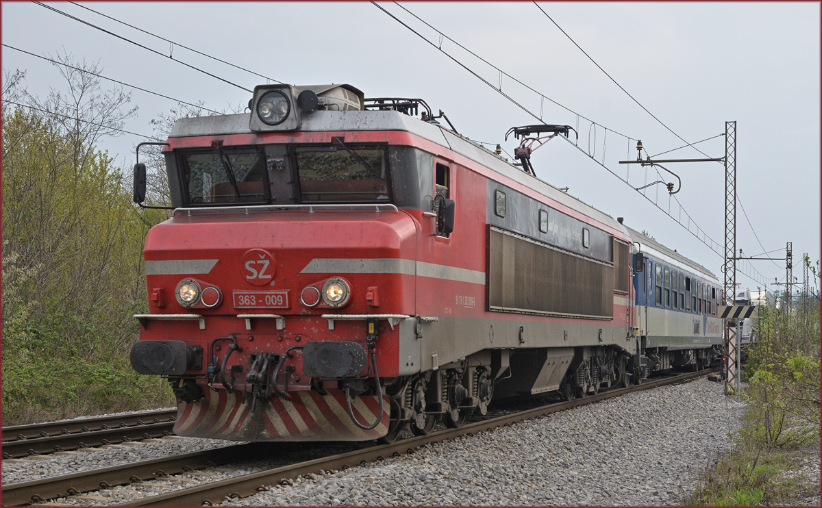 SŽ 363-009 zieht ROLA-Zug durch Maribor-Tabor Richtung Norden. /13.4.2019