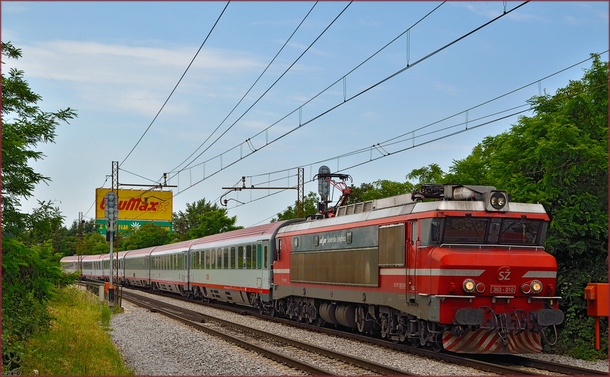 SŽ 363-010 zieht EC158 'Croatia' durch Maribor-Tabor Richtung Wien. /23.6.2014