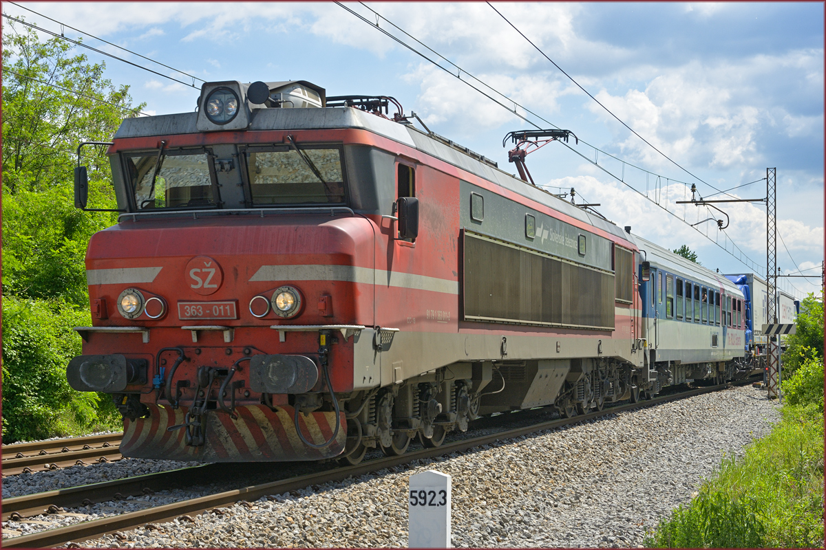 SŽ 363-011 zieht ROLA-Zug durch Maribor-Tabor Richtung Norden. /1.6.2019