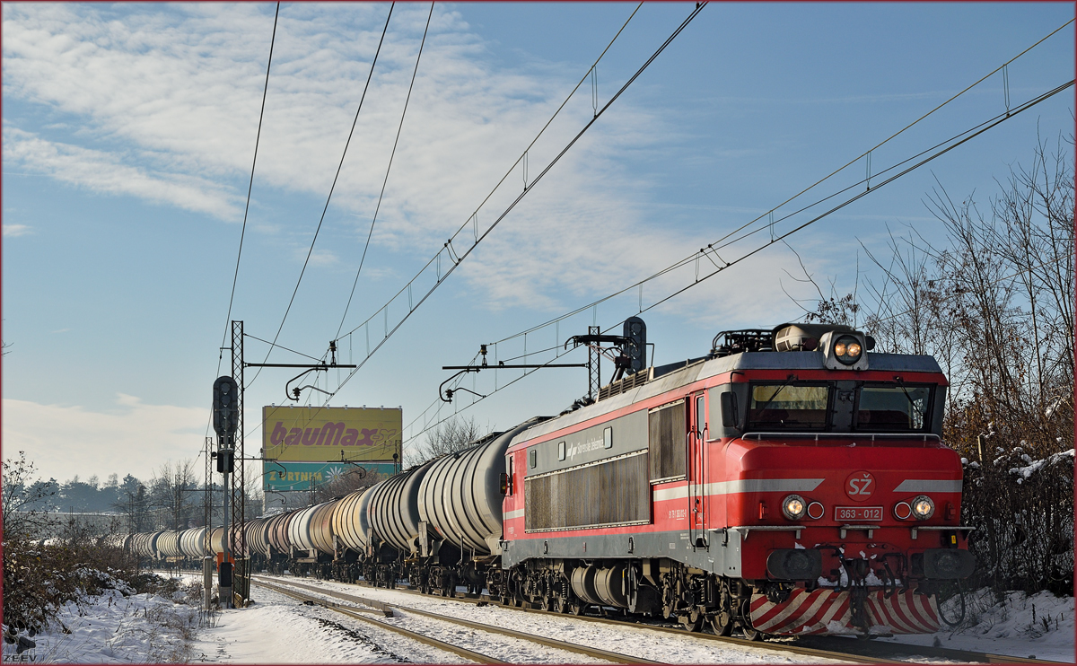 SŽ 363-012 zieht Kesselzug durch Maribor-Tabor in Richtung Norden, /2.1.2015