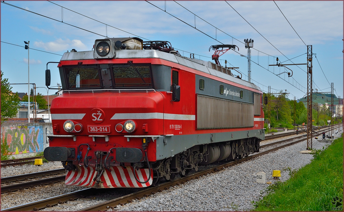 SŽ 363-014 fährt als Lokzug durch Maribor-Tabor Richtung Tezno Verschiebebahnhof. /17.4.2014