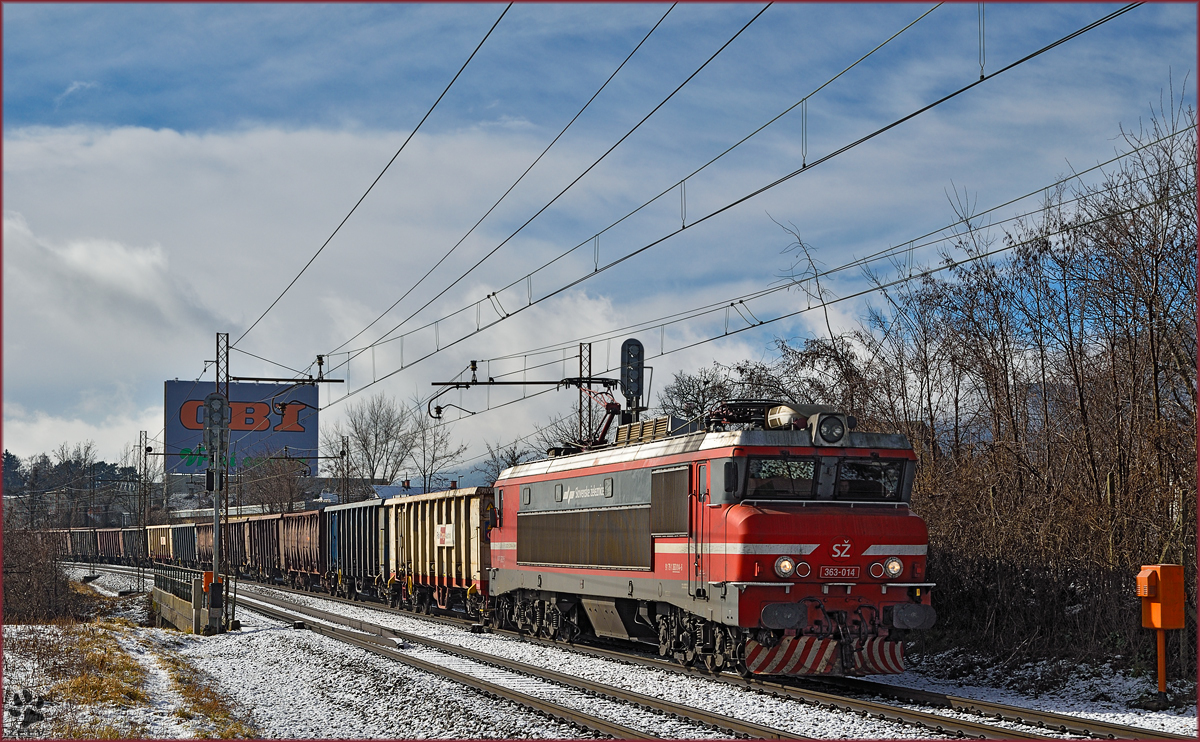 SŽ 363-014 zieht Güterzug durch Maribor-Tabor Richtung Norden. /13.2.2016