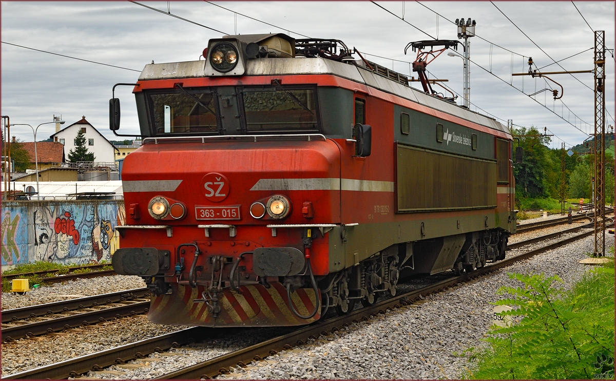 SŽ 363-015 fährt als Lokzug durch Maribor-Tabor Richtung Tezno Verschiebebahnhof. /12.8.2014