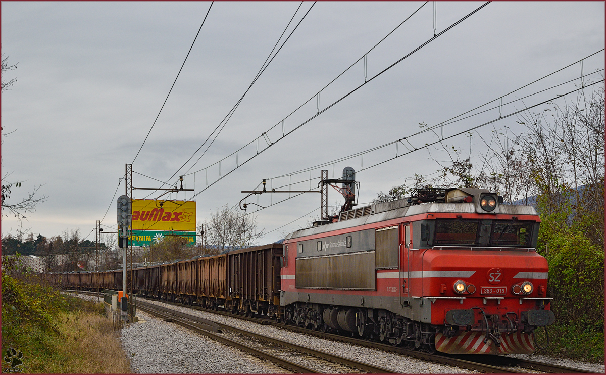 SŽ 363-015 zieht Güterzug durch Maribor-Tabor Richtung Norden. /9.12.2014