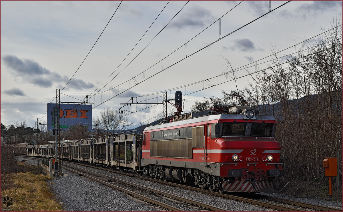 SŽ 363-015 zieht Güterzug durch Maribor-Tabor Richtung Norden. /9.2.2016