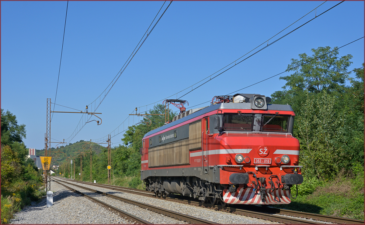 SŽ 363-016 fährt als Lokzug durch Maribor-Tabor Richtung Tezno VBF. /12.9.2019