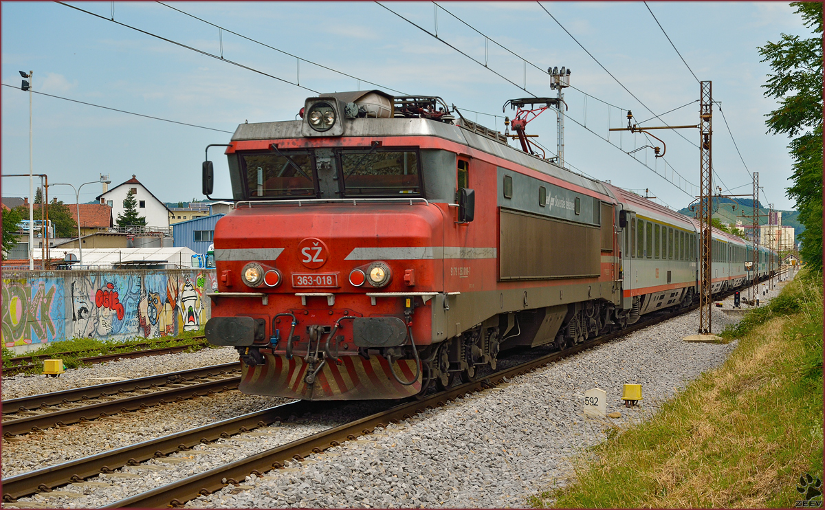 SŽ 363-018 zieht EC151 'Emona' durch Maribor-Tabor Richtung Ljubljana. /23.6.2014