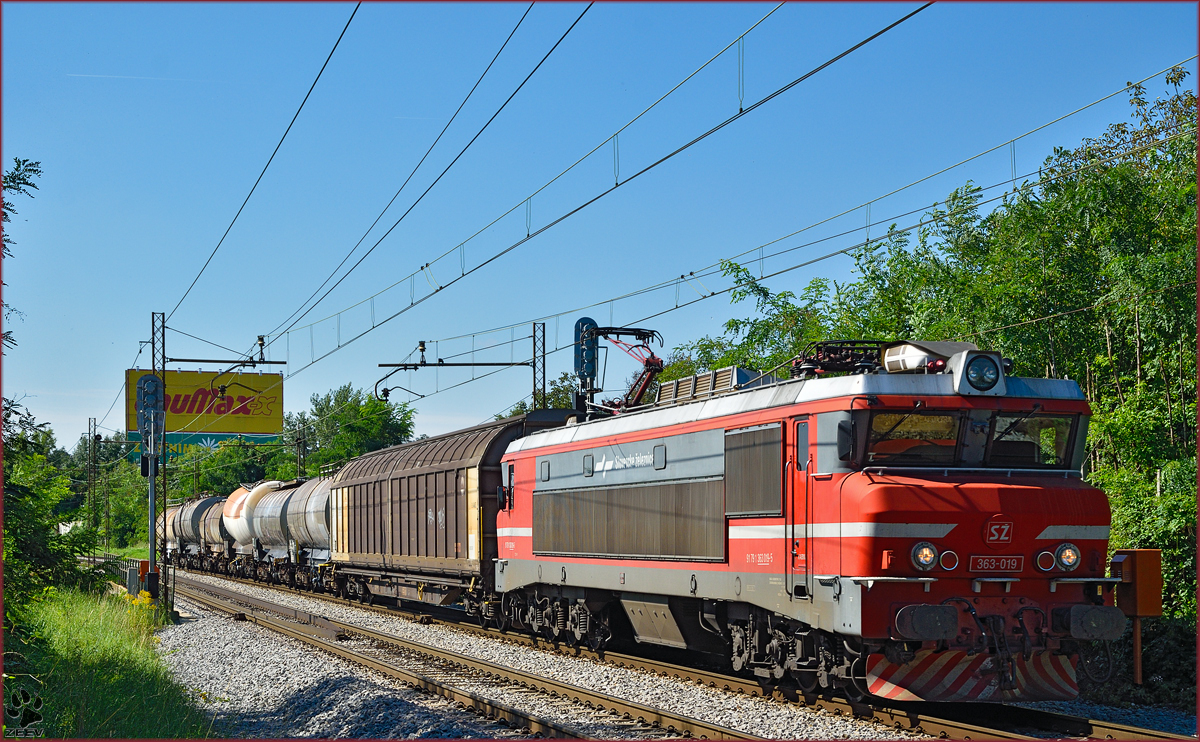 SŽ 363-019 zieht Güterzug durch Maribor-Tabor Richtung Norden. /28.8.2014