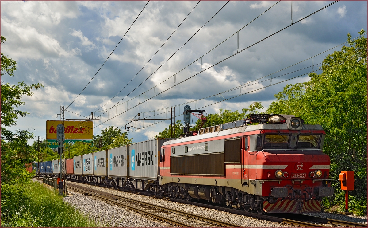 SŽ 363-020 zieht Containerzug durch Maribor-Tabor Richtung Norden. /12.5.2014