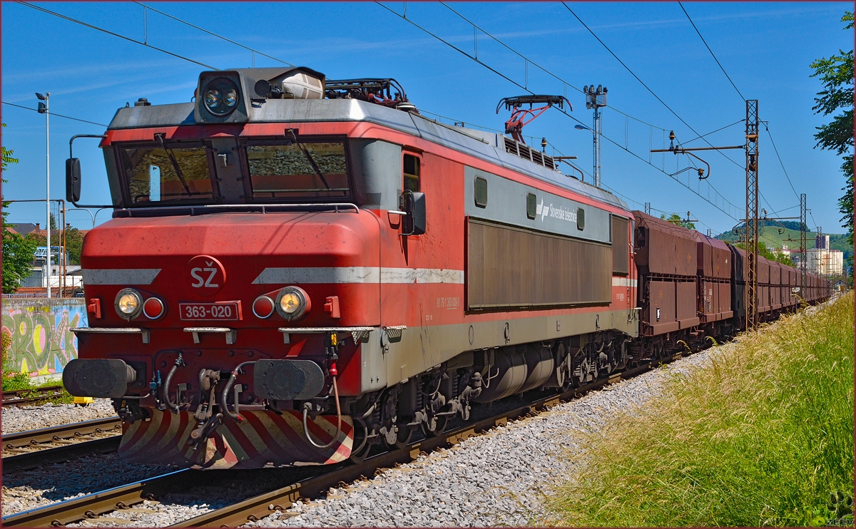 SŽ 363-020 zieht Erzzug durch Maribor-Tabor Richtung Koper Hafen. /6.6.2014