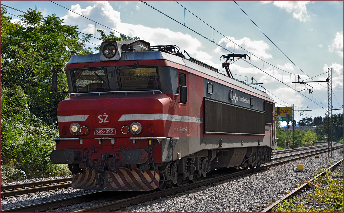 SŽ 363-022 fährt als Lokzug durch Maribor-Tabor Richtung Maribor HBF. /9.9.2015