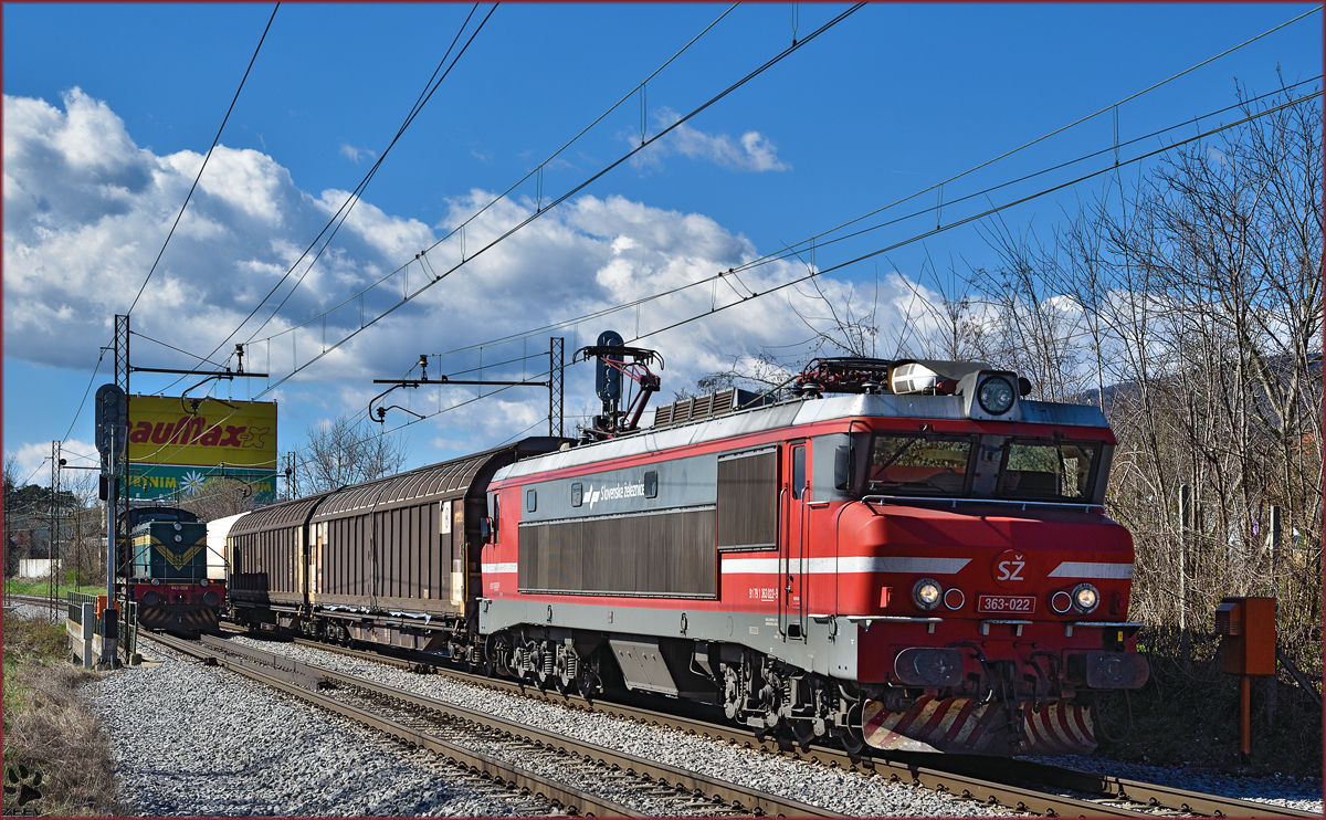 SŽ 363-022 zieht Güterzug durch Maribor-Tabor Richtung Norden. /3.4.2015