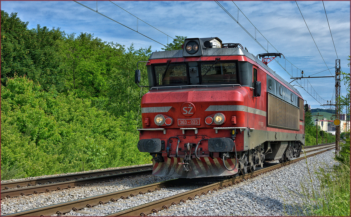 SŽ 363-023 fährt als Lokzug durch Maribor-Tabor Richtung Tezno VBF. /15.5.2018