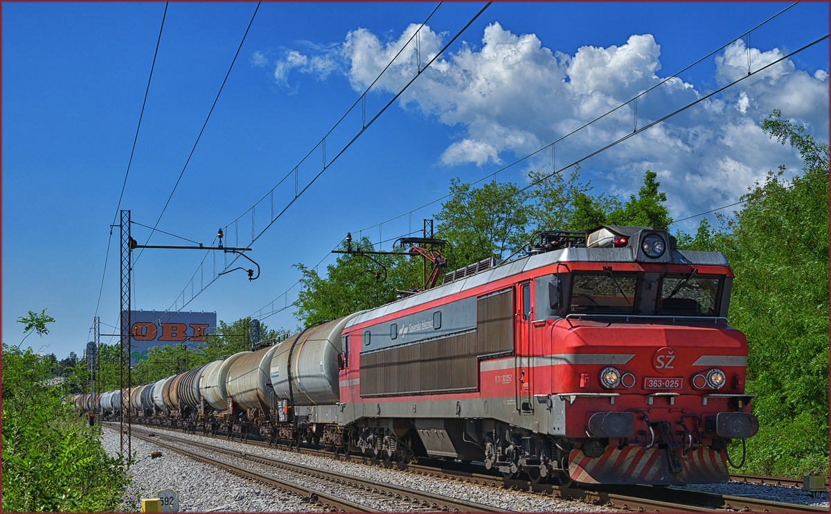 SŽ 363-025 zieht Güterzug durch Maribor-Tabor Richtung Norden. /23.5.2017