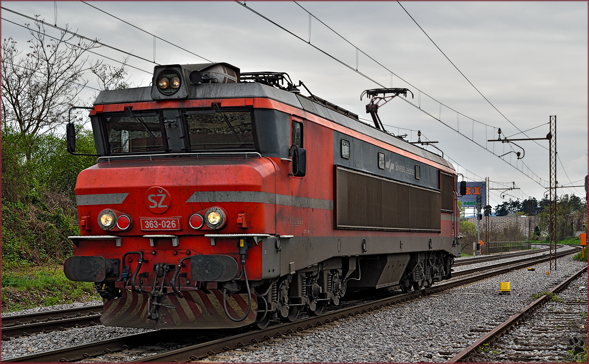 SŽ 363-026 fährt als Lokzug durch Maribor-Tabor Richtung Maribor HBF. /9.4.2016
