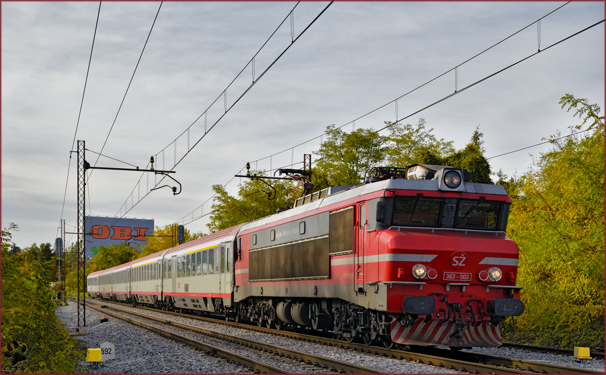 SŽ 363-026 zieht EC158 durch Maribor-Tabor Richtung Wien. /25.10.2016