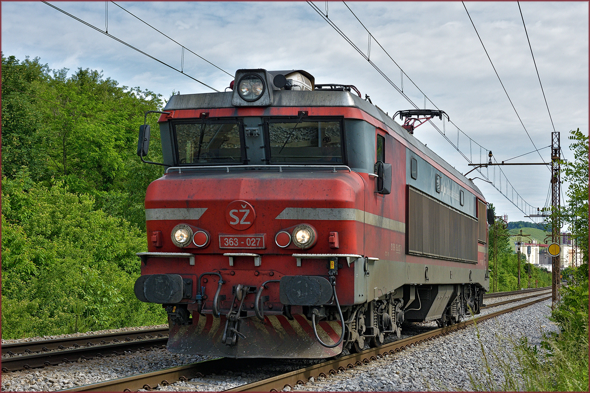 SŽ 363-027 fährt als Lokzug durch Maribor-Tabor Richtung Tezno VBF. /18.5.2018