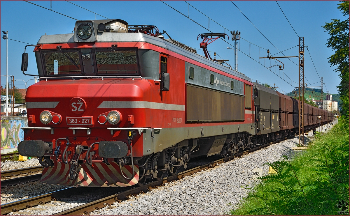 SŽ 363-027 zieht Erzzug durch Maribor-Tabor Richtung Koper Hafen. /8.8.2014