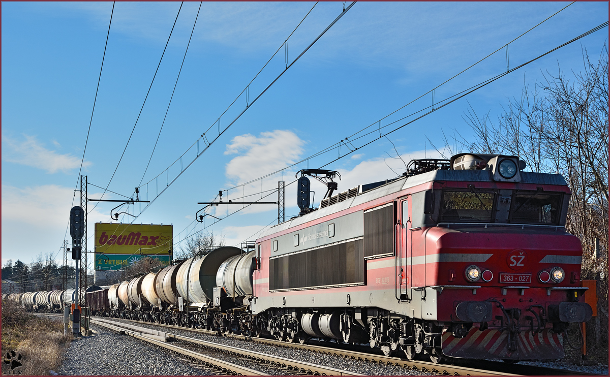 SŽ 363-027 zieht Kesselzug durch Maribor-Tabor Richtung Norden. /14.1.2015