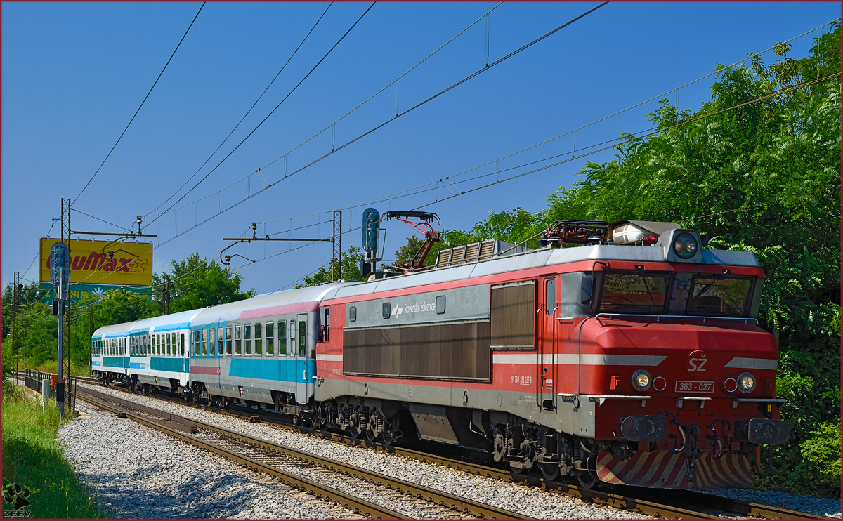 SŽ 363-027 zieht Personenzug durch Maribor-Tabor Richtung Maribor HBF. /18.7.2014