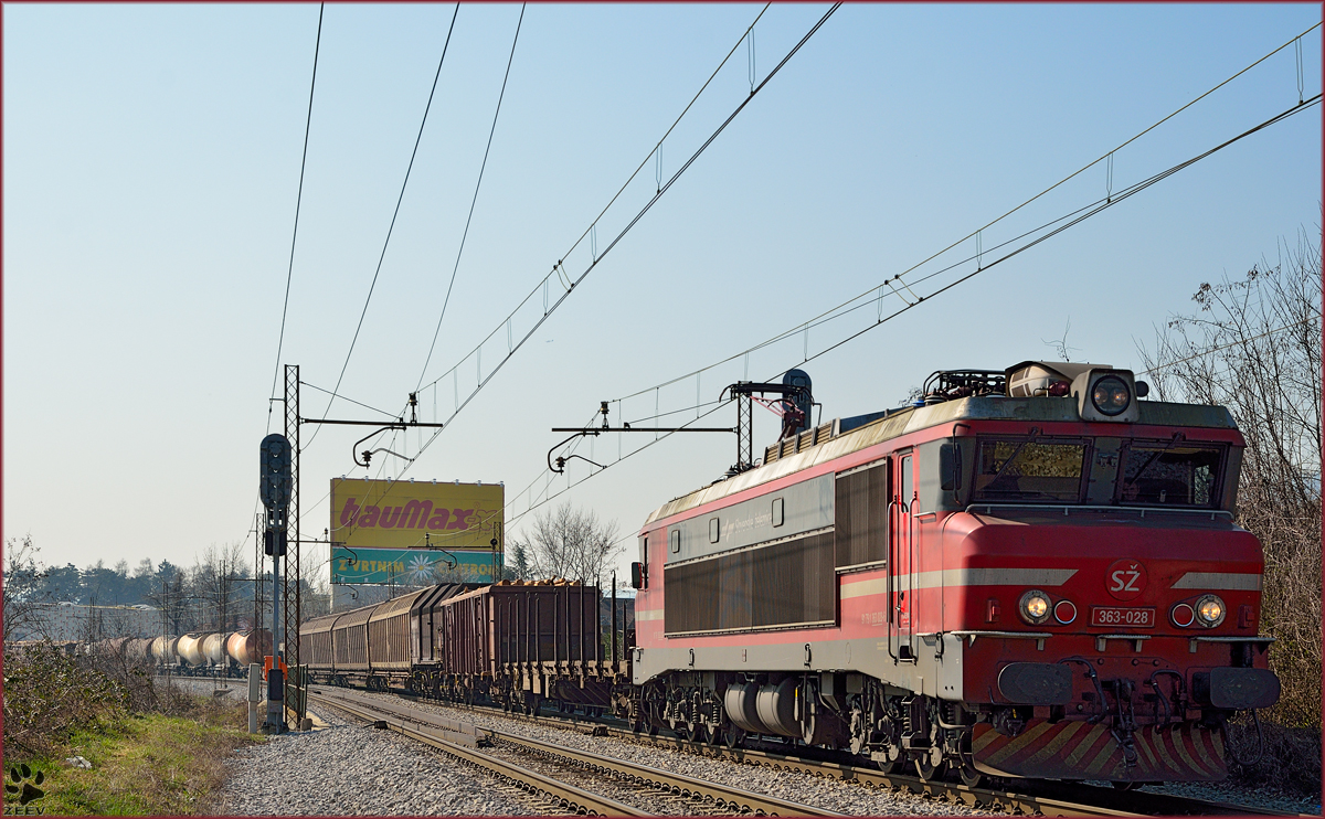 SŽ 363-028 zieht Güterzug durch Maribor-Tabor Richtung Norden. /13.3.2014