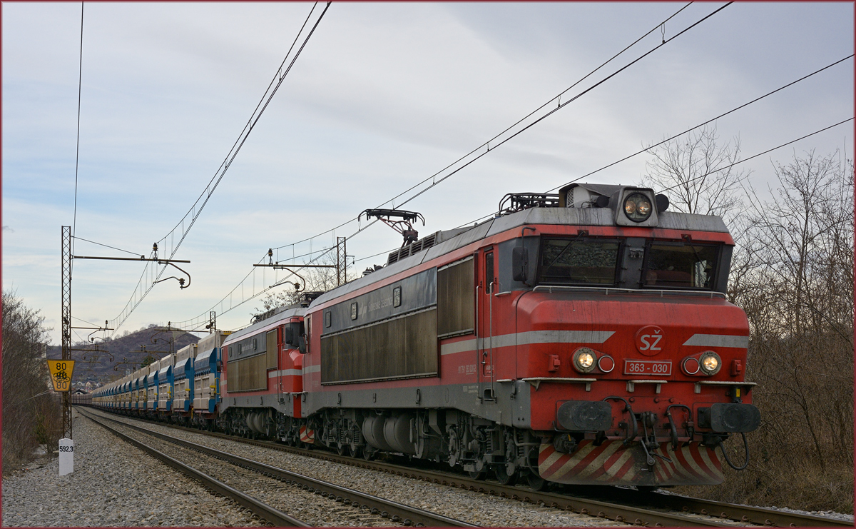 SŽ 363-030 zieht Güterzug durch Maribor-Tabor Richtung Koper Hafen. /10.3.2019