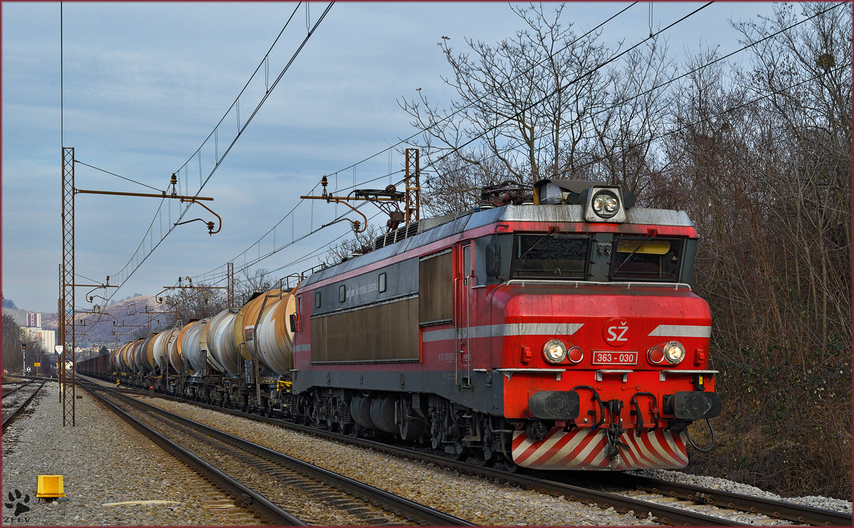 SŽ 363-030 zieht Güterzug durch Maribor-Tabor Richtung Tezno VBF. /20.1.2016