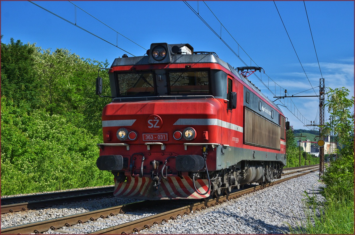 SŽ 363-031 fährt als Lokzug durch Maribor-Tabor Richtung Maribor HBF. /9.5.2018